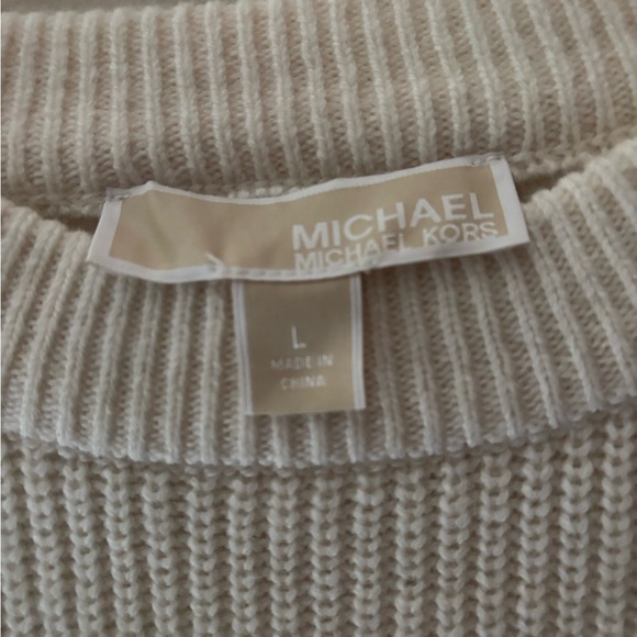 Michael Kors
Keyhole Cut Out Sweater size L new - Picture 9 of 10